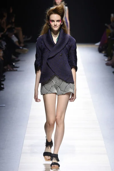 Look 32